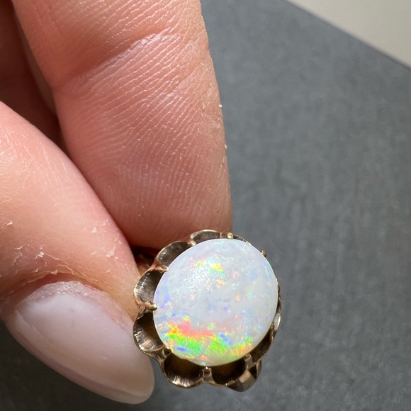 10K yellow gold and opal ring - Picture 9 of 15